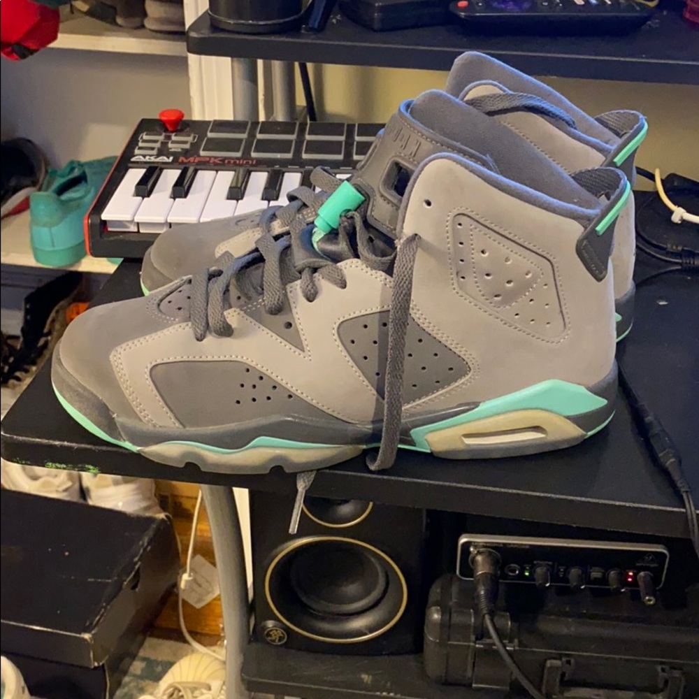 Air Jordan 6 green glow